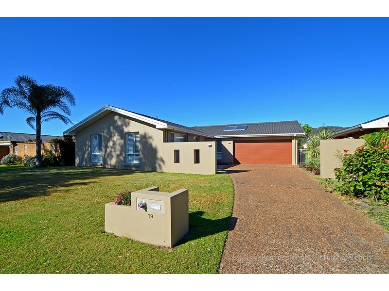 19 Nautilus Crescent, St Huberts Island NSW 2257