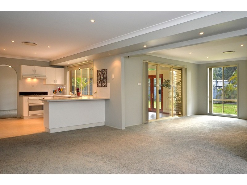 52 Singleton Road, Point Clare NSW 2250