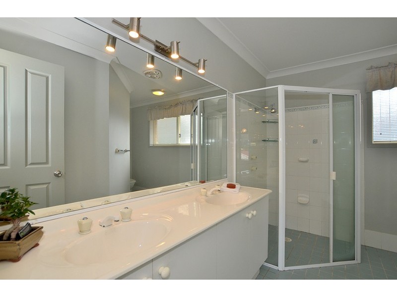 52 Singleton Road, Point Clare NSW 2250