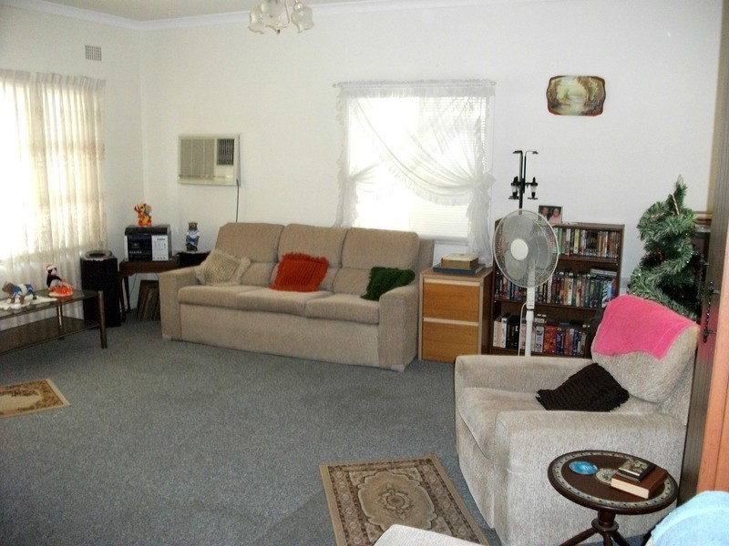 2 Moana Street, Woy Woy NSW 2256