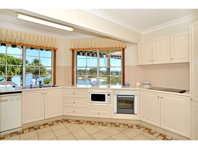 8a Daley Avenue, Daleys Point NSW 2257