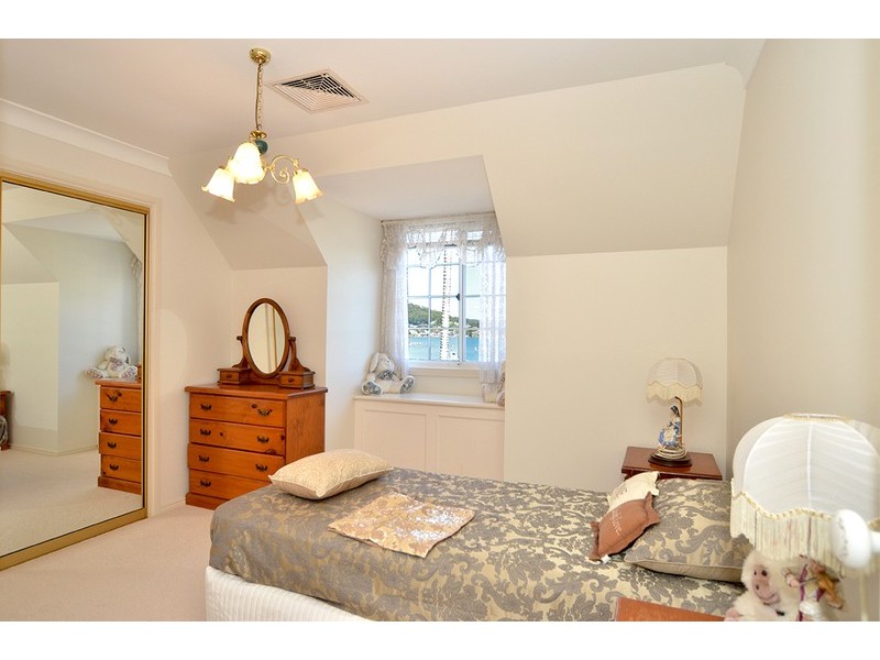 8a Daley Avenue, Daleys Point NSW 2257