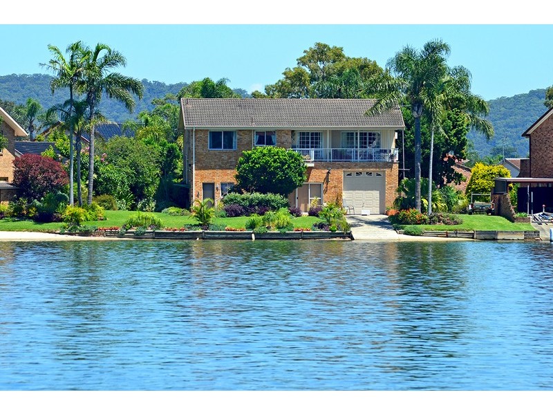 18 Long Arm Parade, St Huberts Island NSW 2257