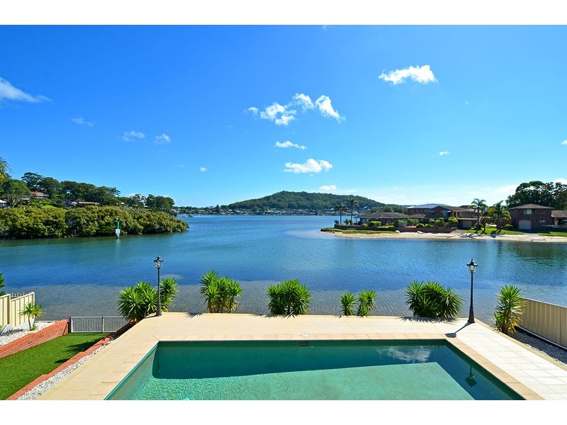 16 Helmsman Boulevard, St Huberts Island NSW 2257