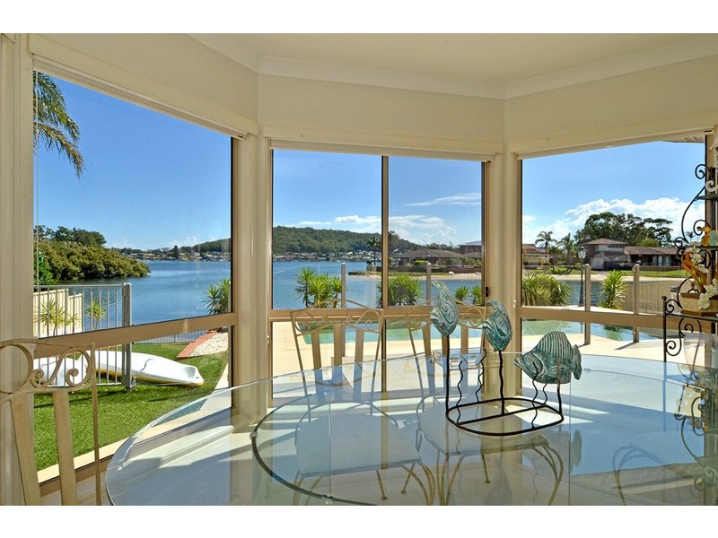 16 Helmsman Boulevard, St Huberts Island NSW 2257