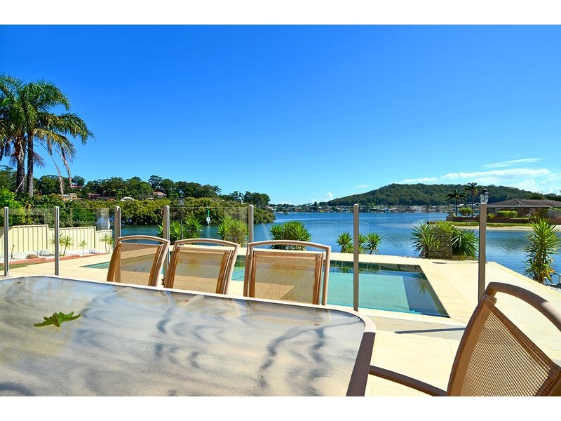 16 Helmsman Boulevard, St Huberts Island NSW 2257