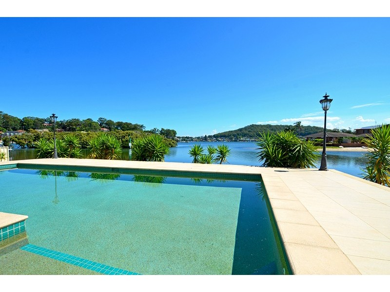 16 Helmsman Boulevard, St Huberts Island NSW 2257