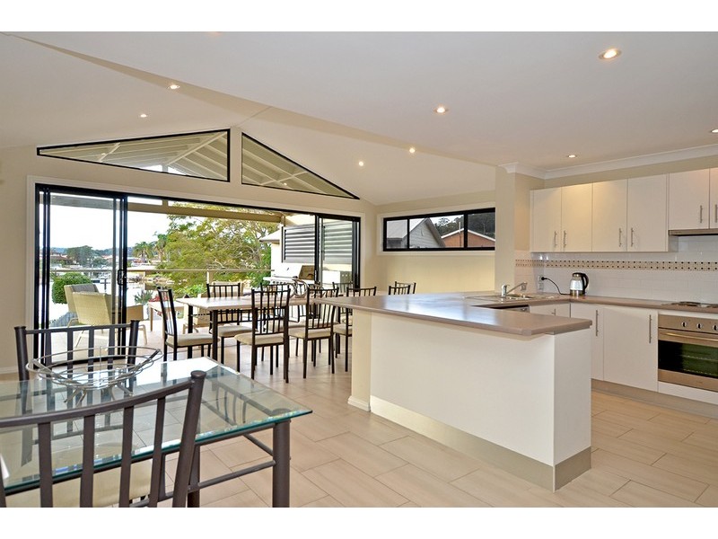 2 Barracouta Avenue, St Huberts Island NSW 2257