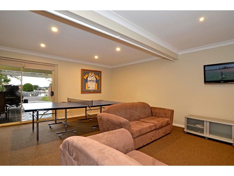 2 Barracouta Avenue, St Huberts Island NSW 2257