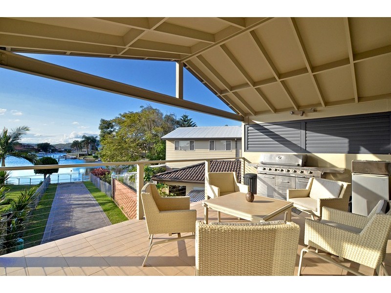 2 Barracouta Avenue, St Huberts Island NSW 2257