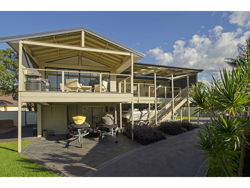 2 Barracouta Avenue, St Huberts Island NSW 2257