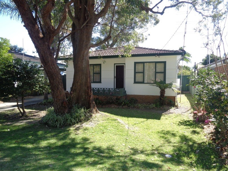 12 Balaclava Avenue, Woy Woy NSW 2256