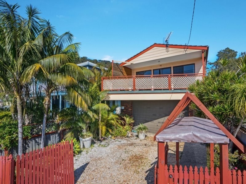 18 Pretty Beach Road, Pretty Beach NSW 2257