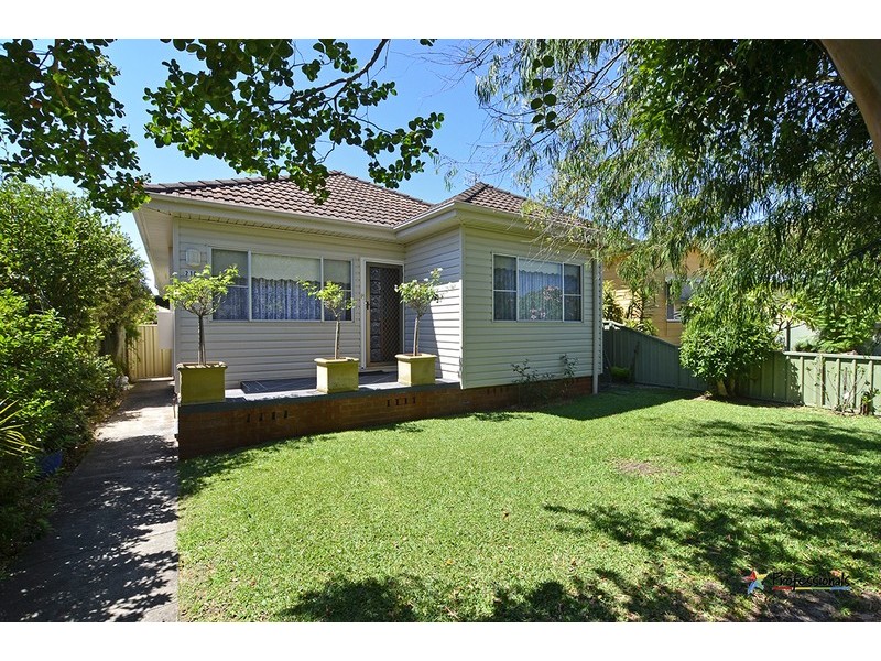 210 Trafalgar Avenue, Umina Beach NSW 2257