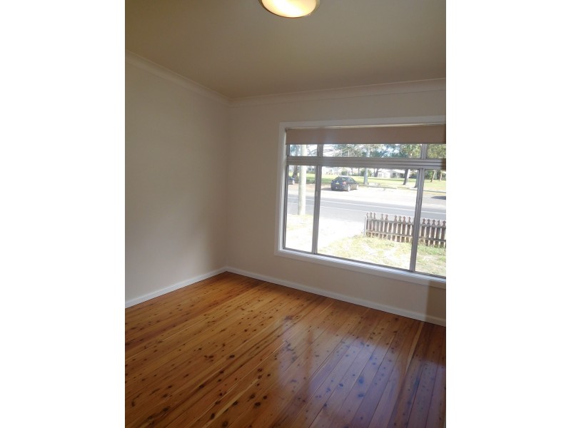 4 Picnic Parade, Ettalong Beach NSW 2257