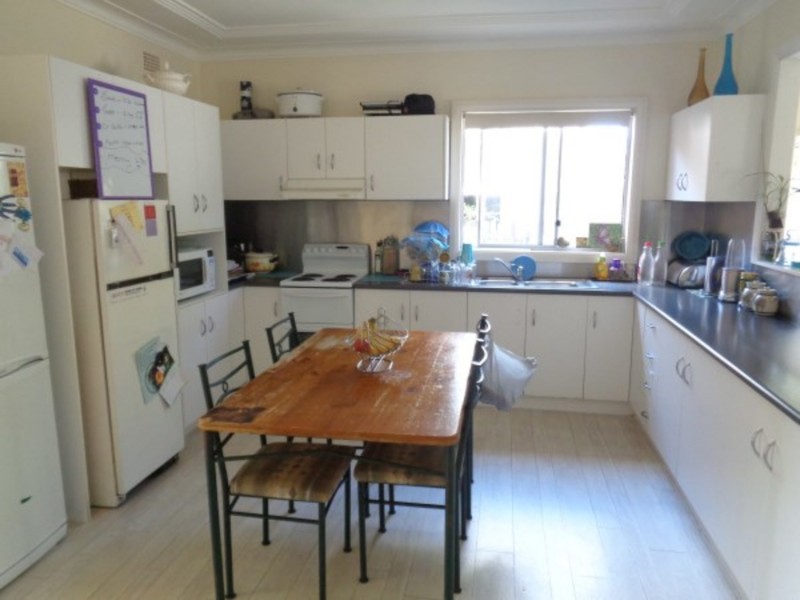 180 Railway Street, Woy Woy NSW 2256