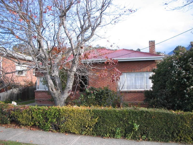 142 Augusta Road, Lenah Valley TAS 7008