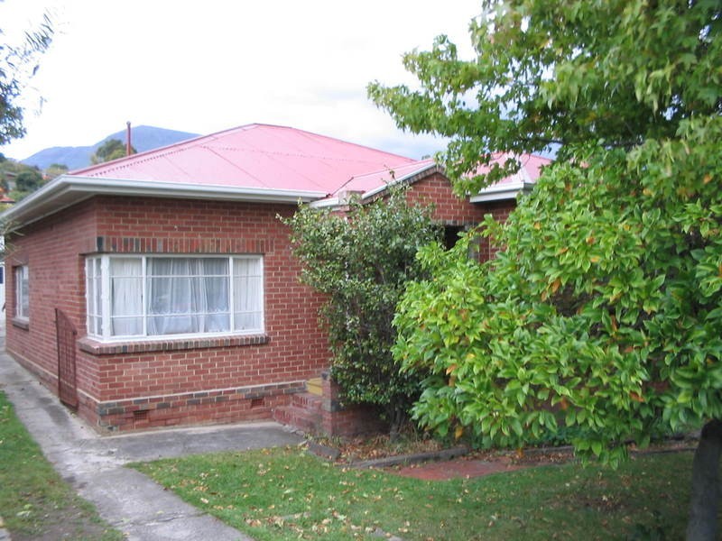 142 Augusta Road, Lenah Valley TAS 7008