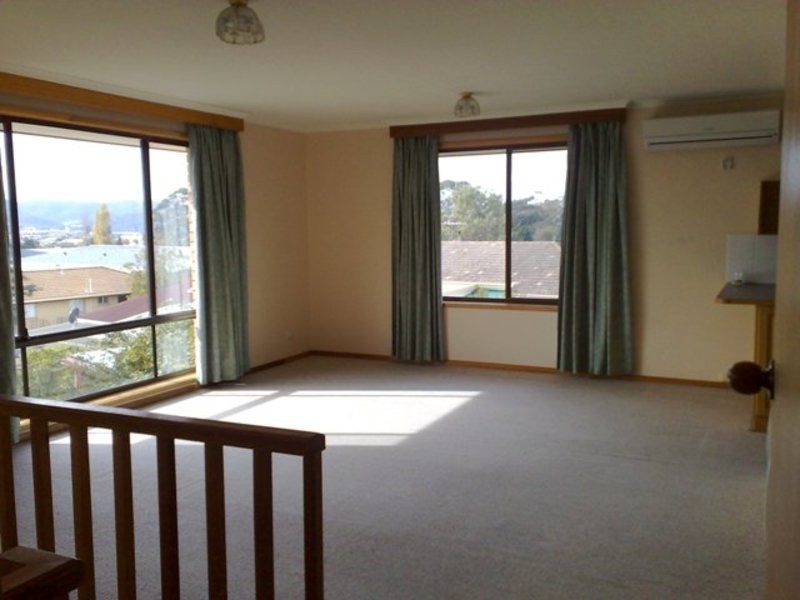 2/26 Walgett Place, Glenorchy VIC 3385