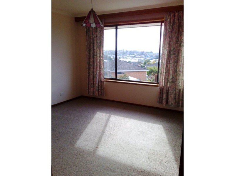 2/26 Walgett Place, Glenorchy VIC 3385