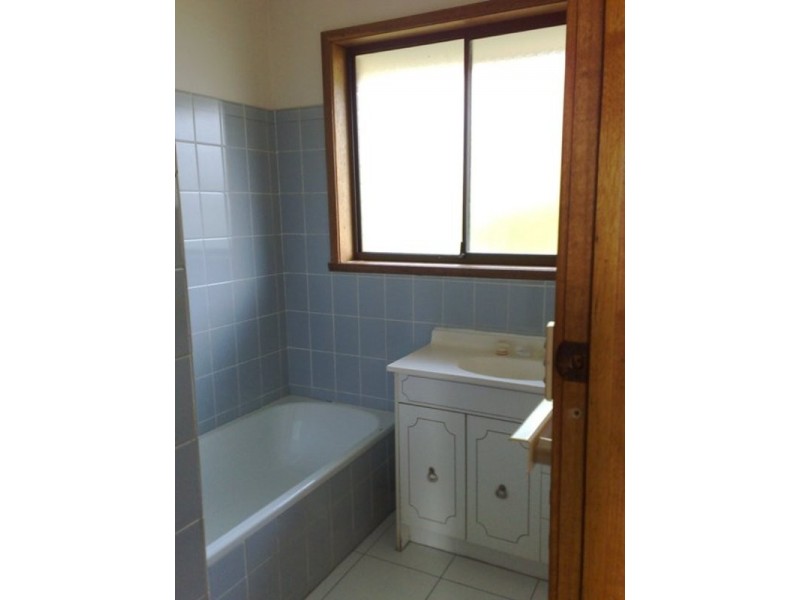 2/26 Walgett Place, Glenorchy VIC 3385