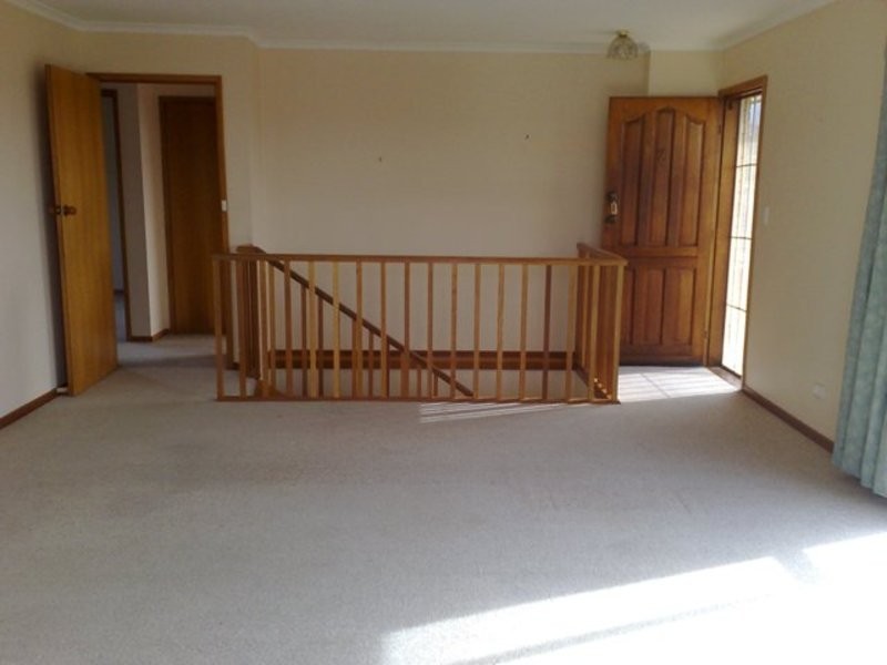 2/26 Walgett Place, Glenorchy VIC 3385