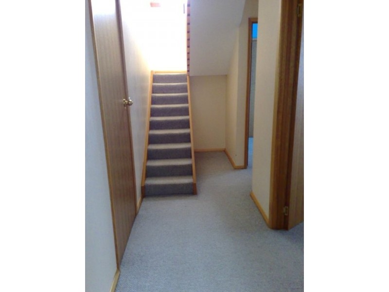 2/26 Walgett Place, Glenorchy VIC 3385