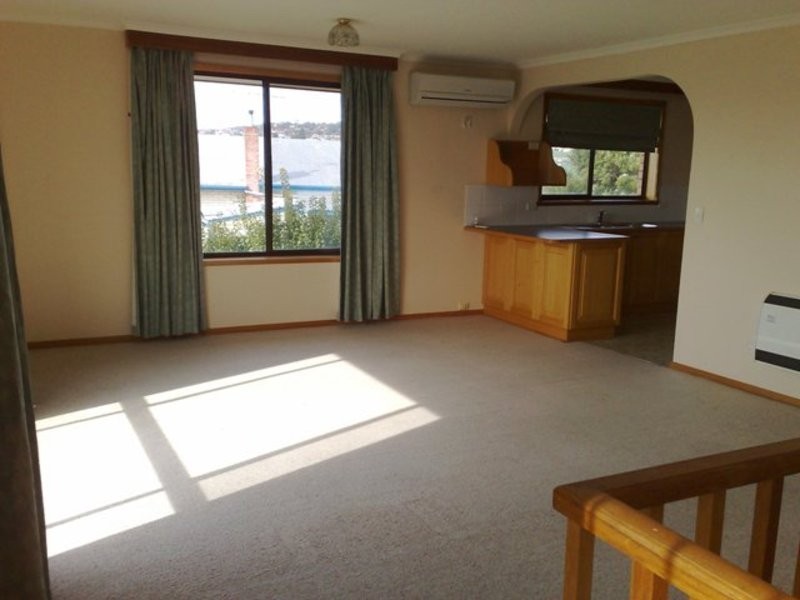 2/26 Walgett Place, Glenorchy VIC 3385