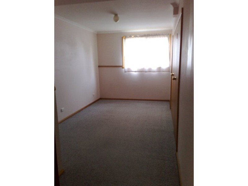 2/26 Walgett Place, Glenorchy VIC 3385