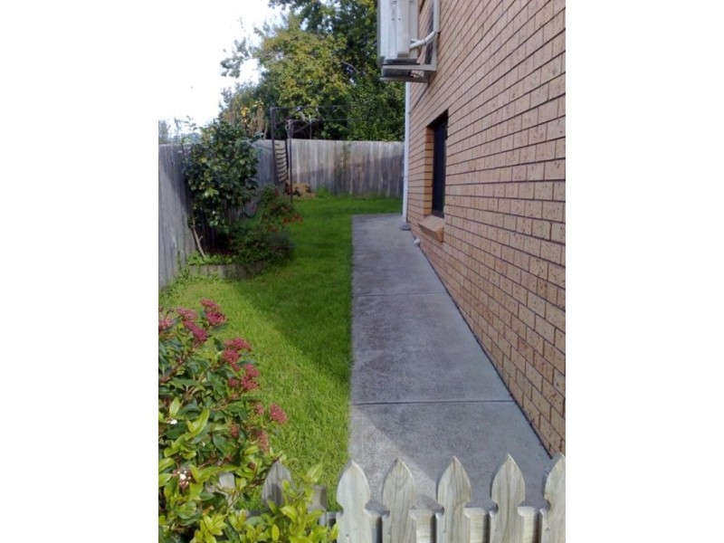 2/26 Walgett Place, Glenorchy VIC 3385