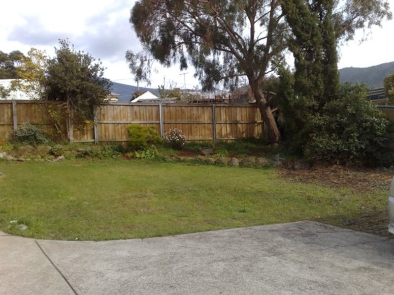 2/26 Walgett Place, Glenorchy VIC 3385