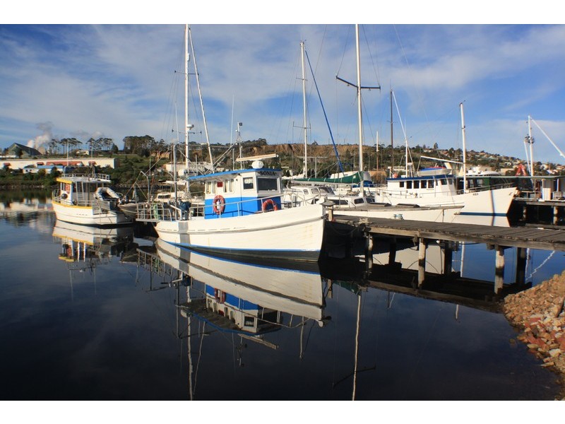 47 Gepp Parade, Derwent Park TAS 7009