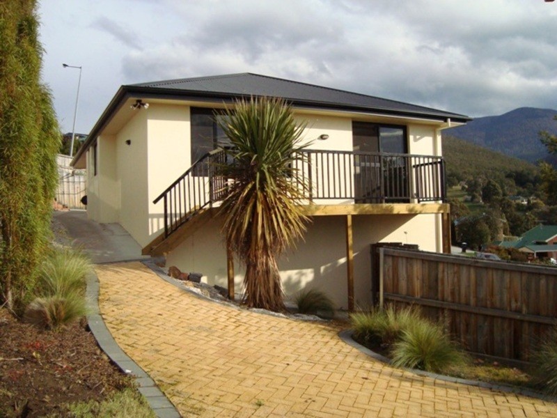 2/15 Shirley Boulevard, Lenah Valley TAS 7008