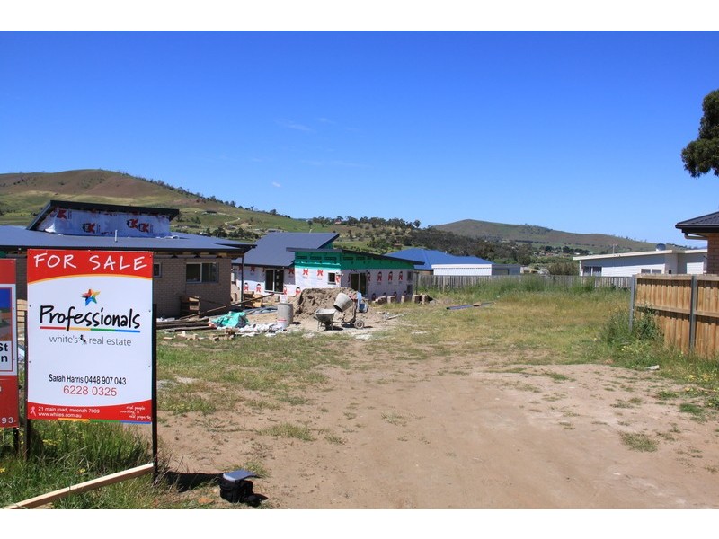 2/22 Lucas Place, Brighton TAS 7030