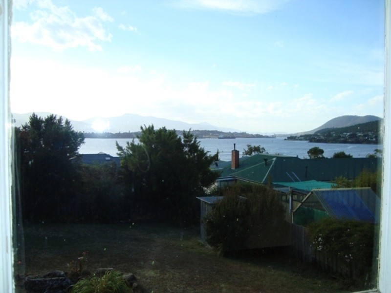 25 Topham Street, Rose Bay TAS 7015