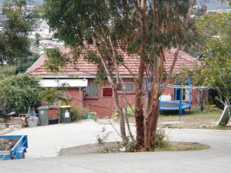 2/42 Corinda Grove, West Moonah TAS 7009