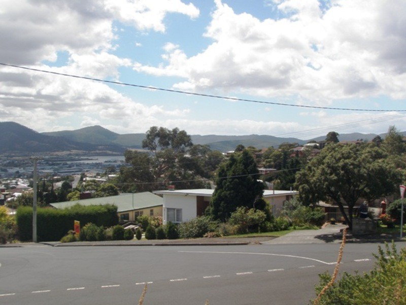 2/42 Corinda Grove, West Moonah TAS 7009