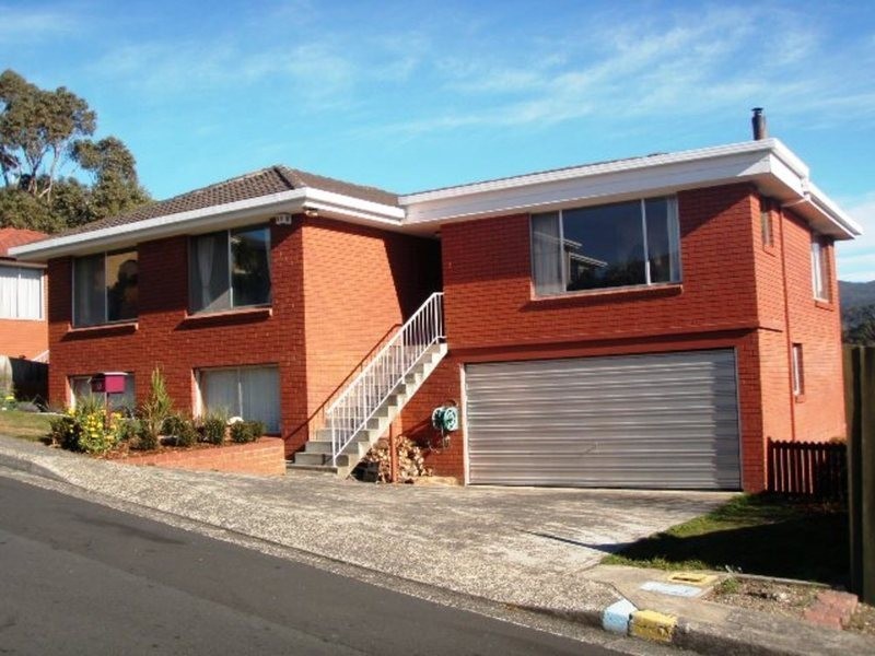 9 Susan Parade, Lenah Valley TAS 7008