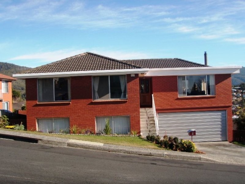 9 Susan Parade, Lenah Valley TAS 7008