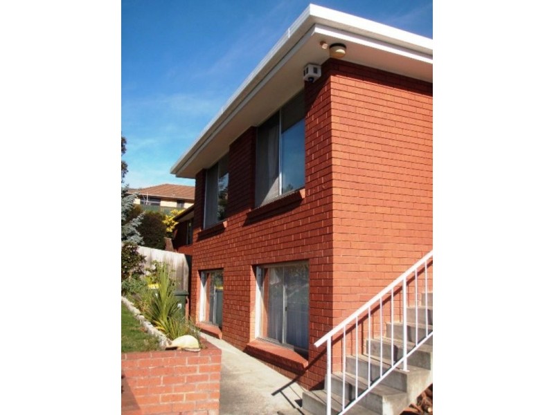 9 Susan Parade, Lenah Valley TAS 7008