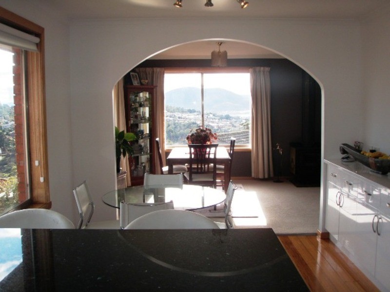 9 Susan Parade, Lenah Valley TAS 7008