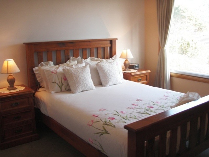 9 Susan Parade, Lenah Valley TAS 7008