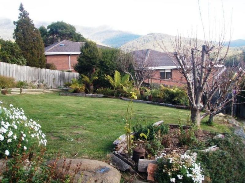 9 Susan Parade, Lenah Valley TAS 7008