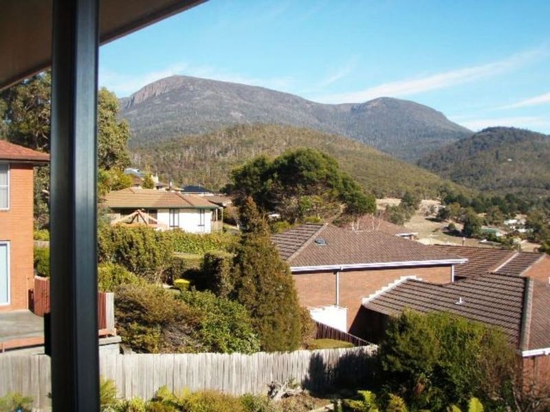 9 Susan Parade, Lenah Valley TAS 7008