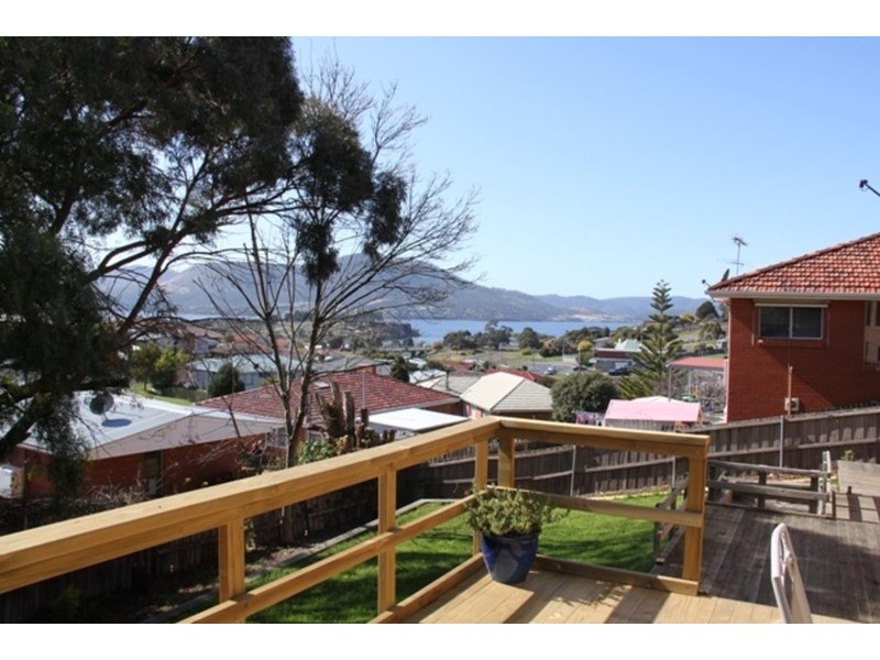 18 Chandos Drive, Berriedale TAS 7011