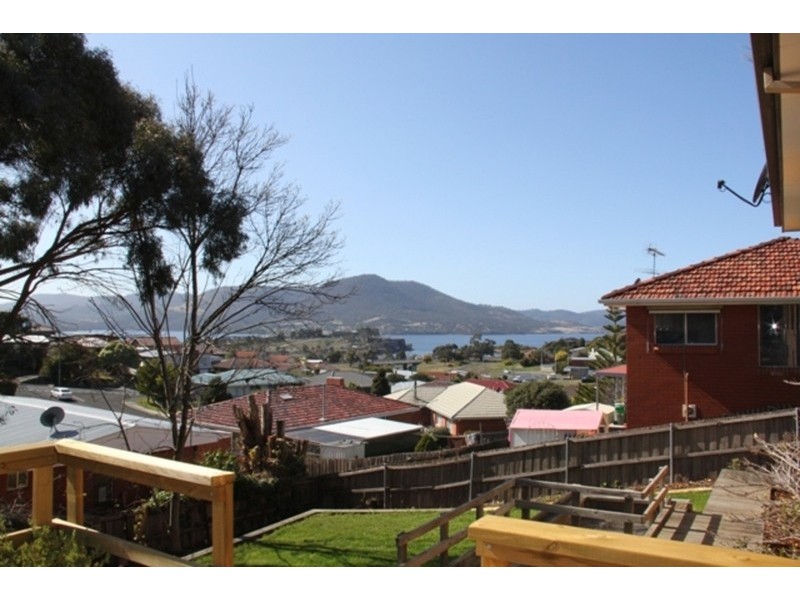 18 Chandos Drive, Berriedale TAS 7011