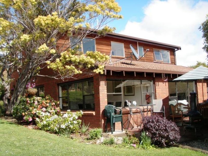 38 Susan Parade, Lenah Valley TAS 7008