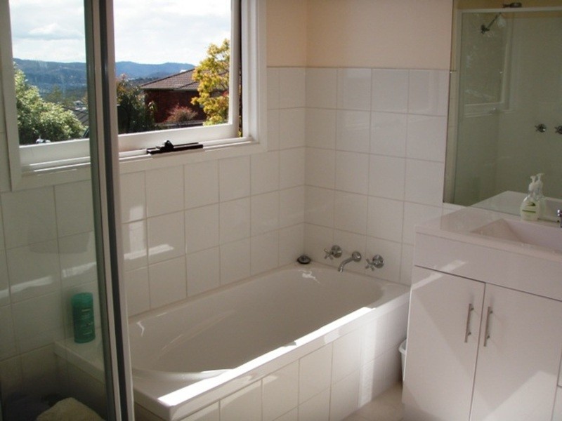 38 Susan Parade, Lenah Valley TAS 7008