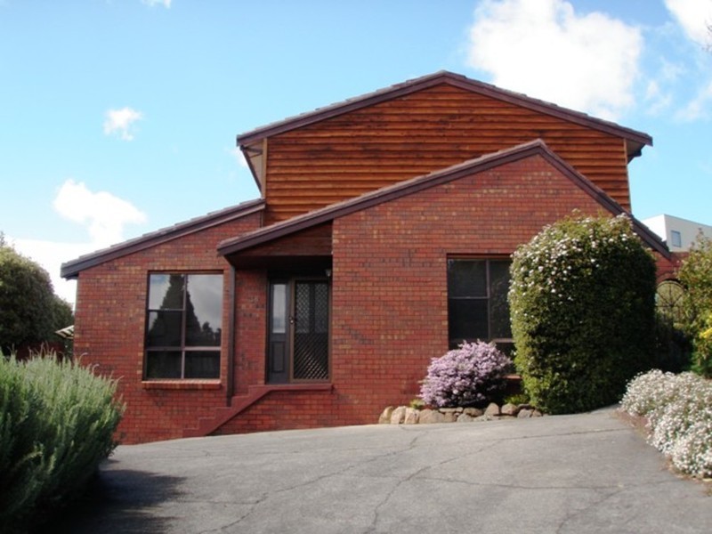 38 Susan Parade, Lenah Valley TAS 7008