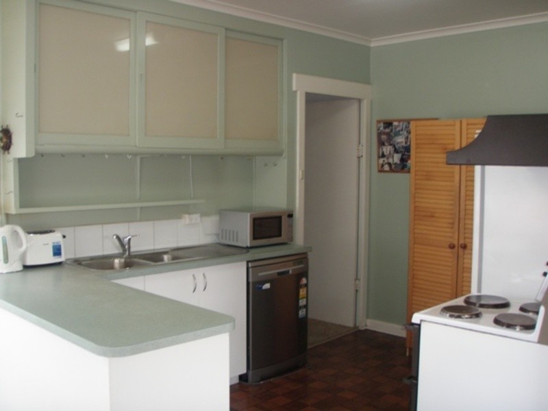 1/9 Girvan Avenue, New Town TAS 7008